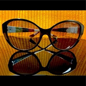 Coach sunglasses with logo case & cloth